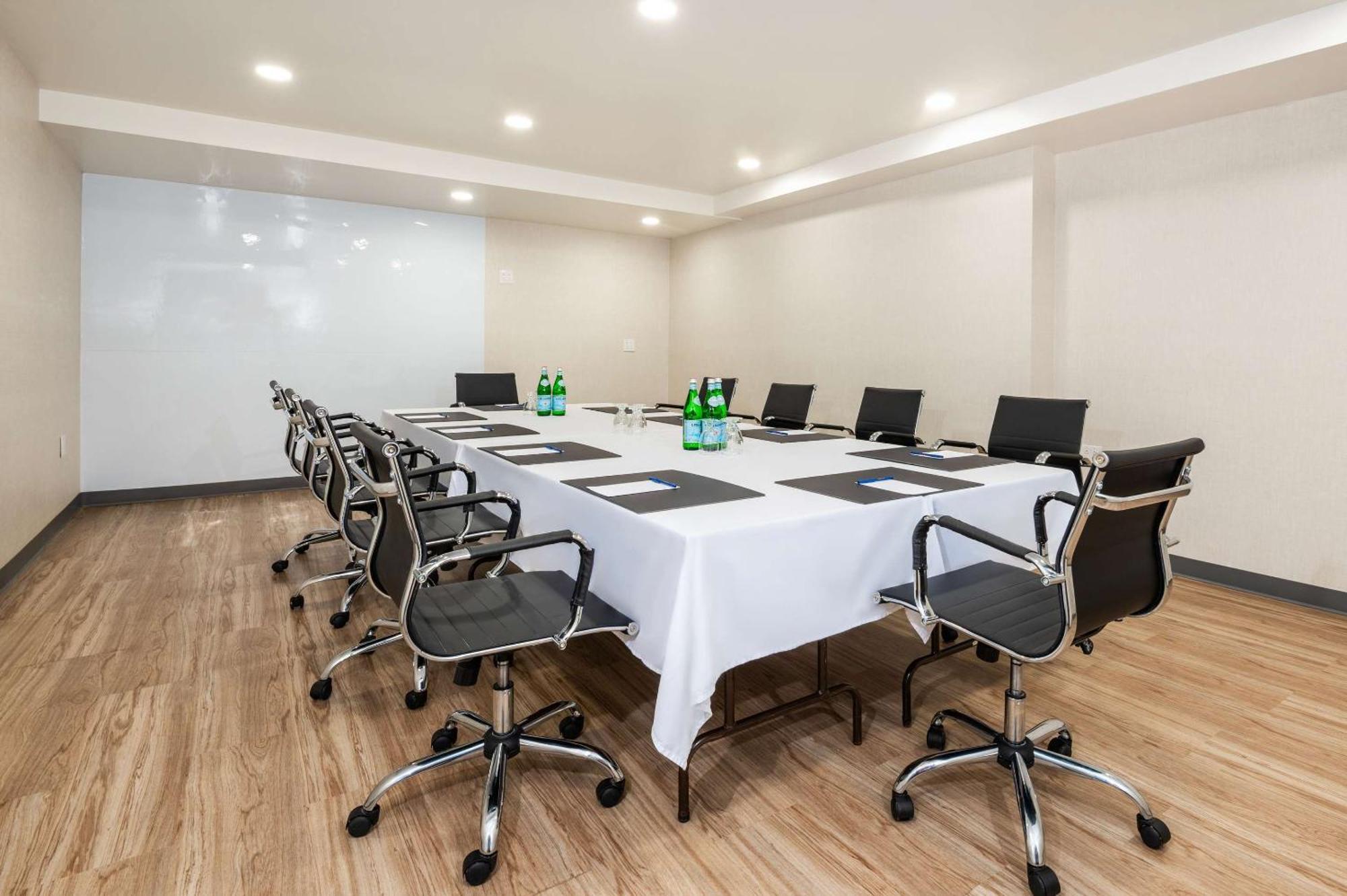 Comfort Inn & Suites Barrie Ngoại thất bức ảnh