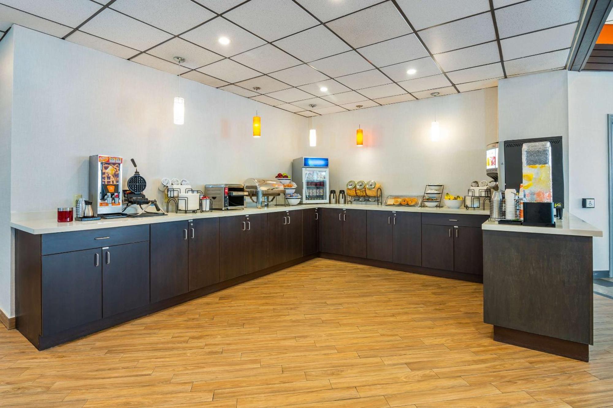 Comfort Inn & Suites Barrie Ngoại thất bức ảnh