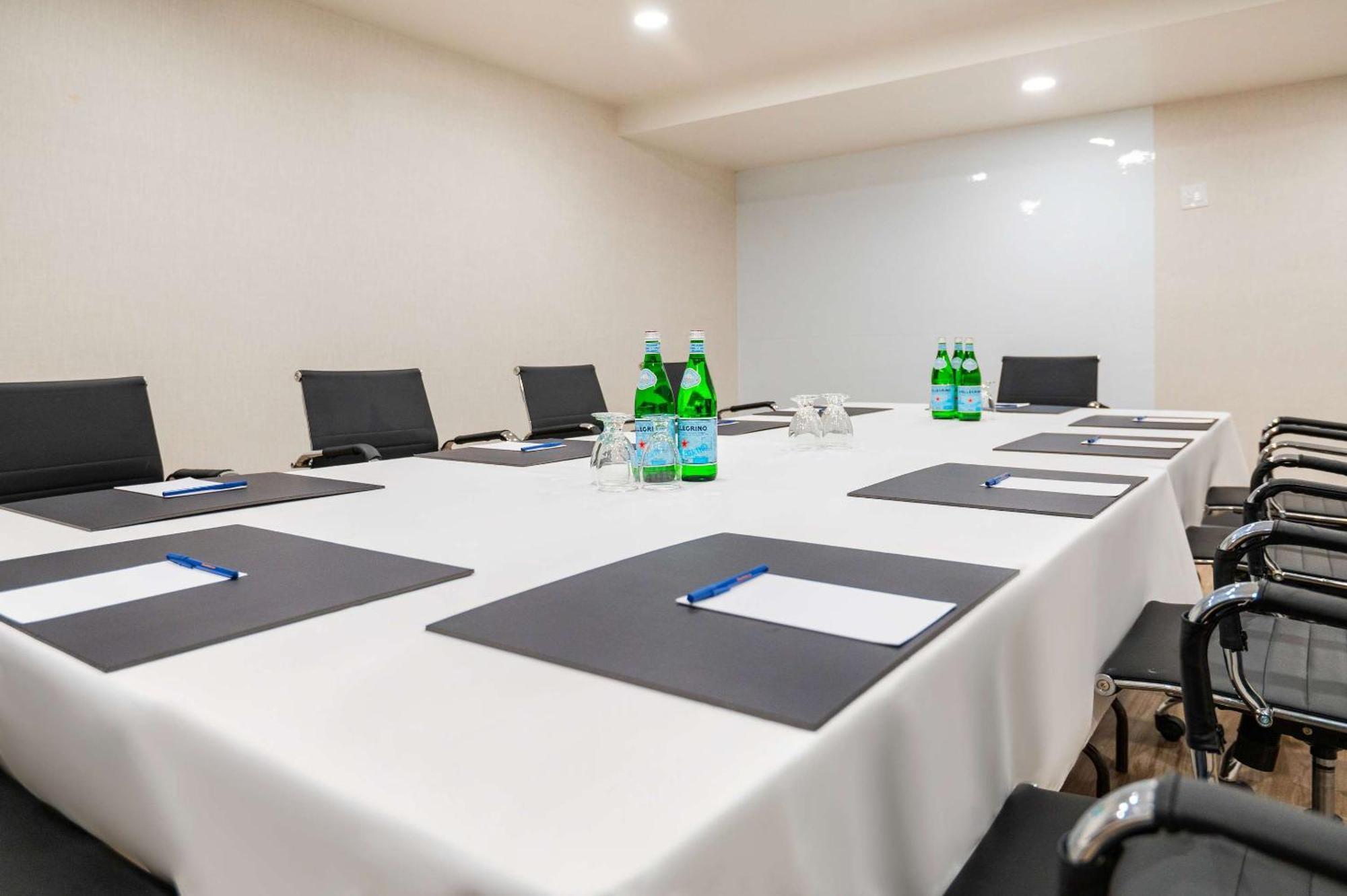 Comfort Inn & Suites Barrie Ngoại thất bức ảnh