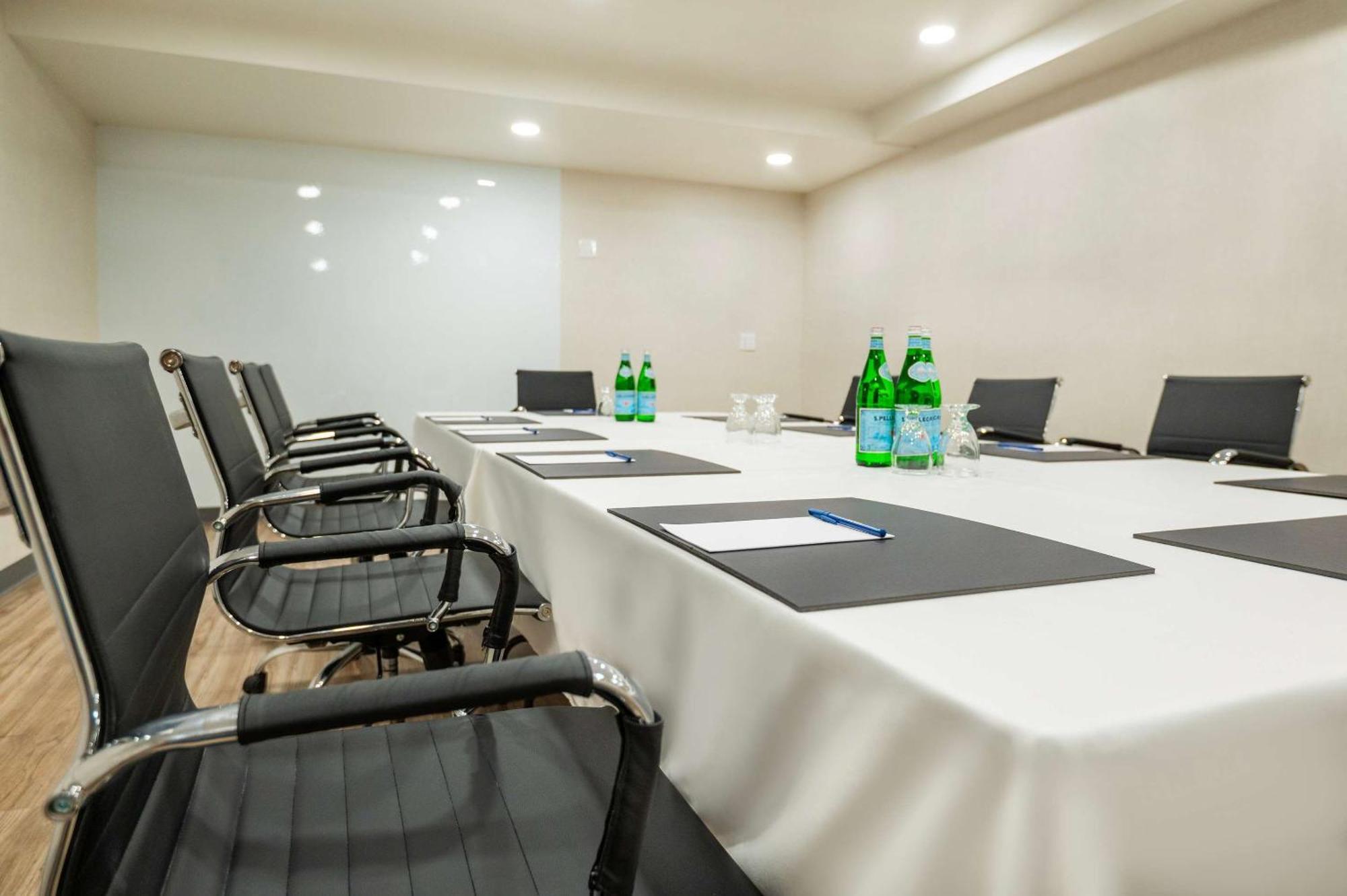 Comfort Inn & Suites Barrie Ngoại thất bức ảnh